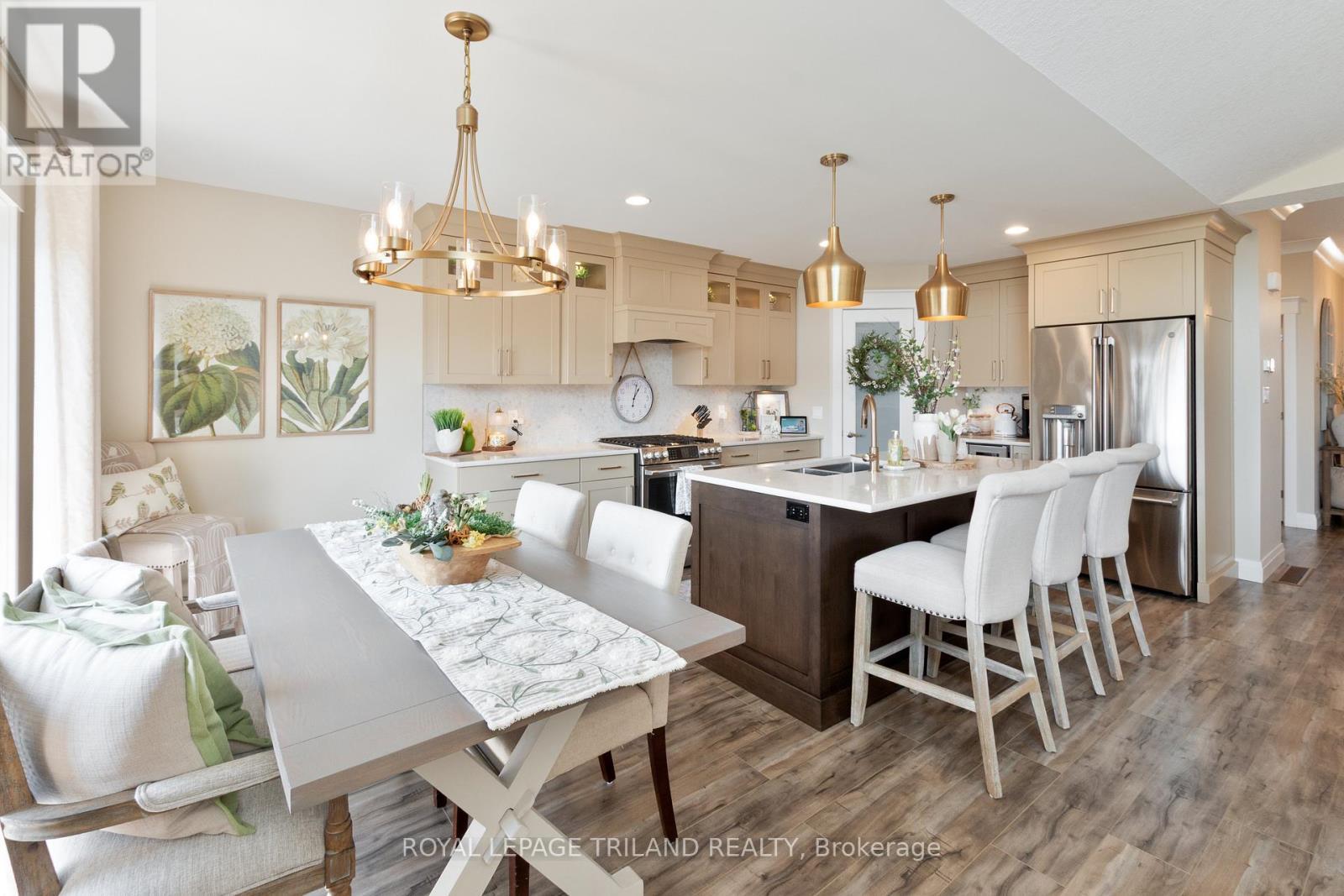 












1 LINCOLNS COVE STREET

,
Central Elgin,




Ontario
N5L0A8

