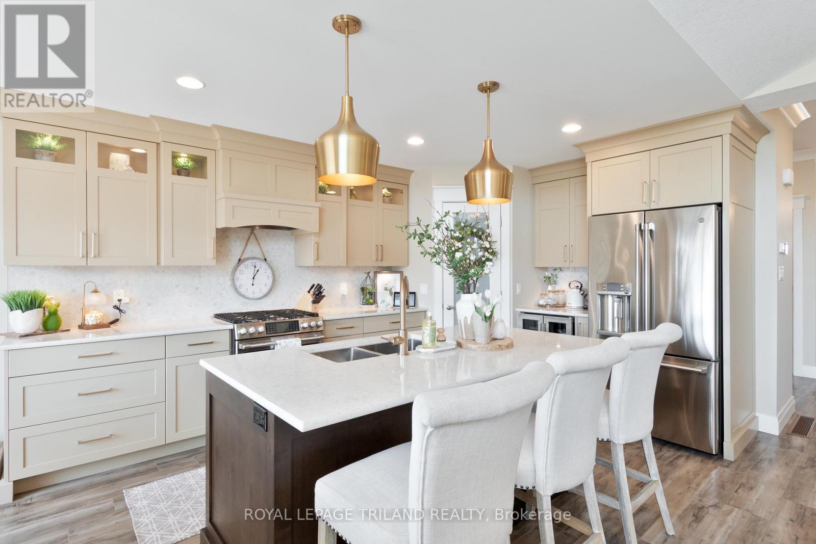 












1 LINCOLNS COVE STREET

,
Central Elgin,




Ontario
N5L0A8


