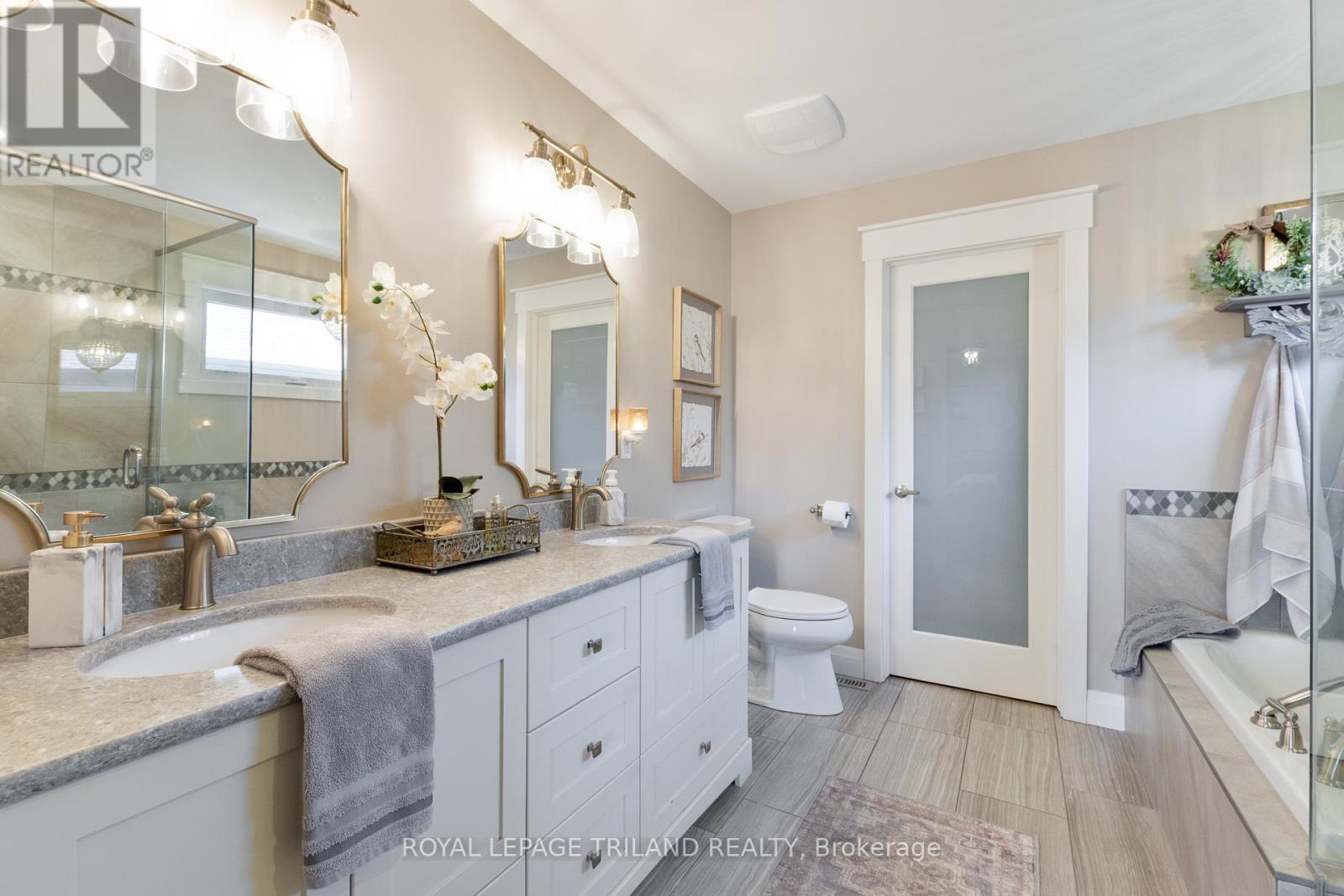 












1 LINCOLNS COVE STREET

,
Central Elgin,




Ontario
N5L0A8

