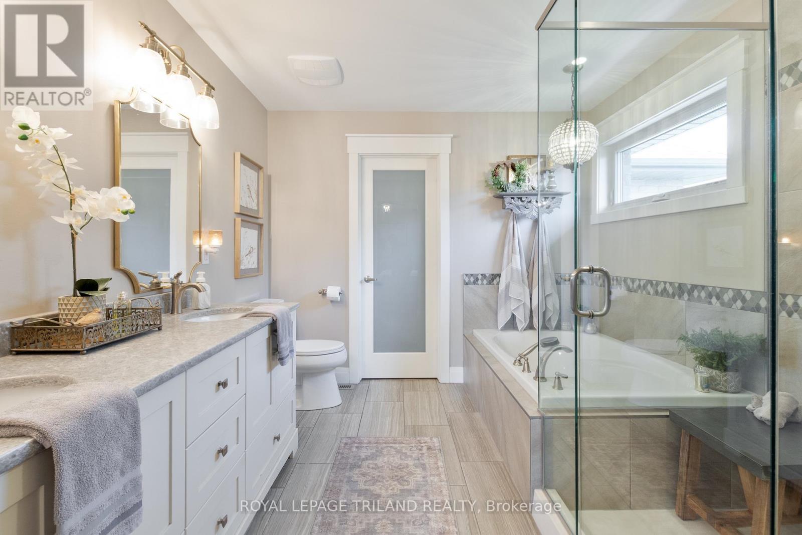 












1 LINCOLNS COVE STREET

,
Central Elgin,




Ontario
N5L0A8

