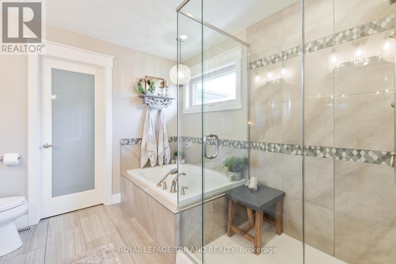 












1 LINCOLNS COVE STREET

,
Central Elgin,




Ontario
N5L0A8


