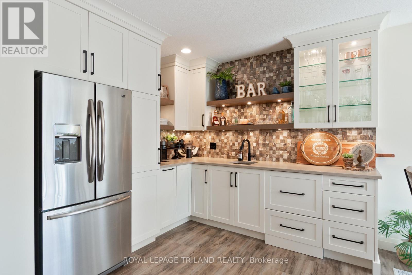 












1 LINCOLNS COVE STREET

,
Central Elgin,




Ontario
N5L0A8

