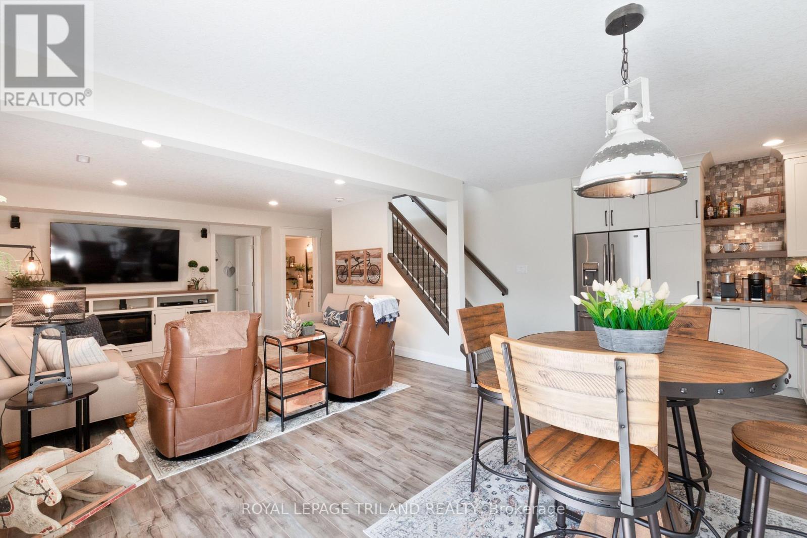 












1 LINCOLNS COVE STREET

,
Central Elgin,




Ontario
N5L0A8

