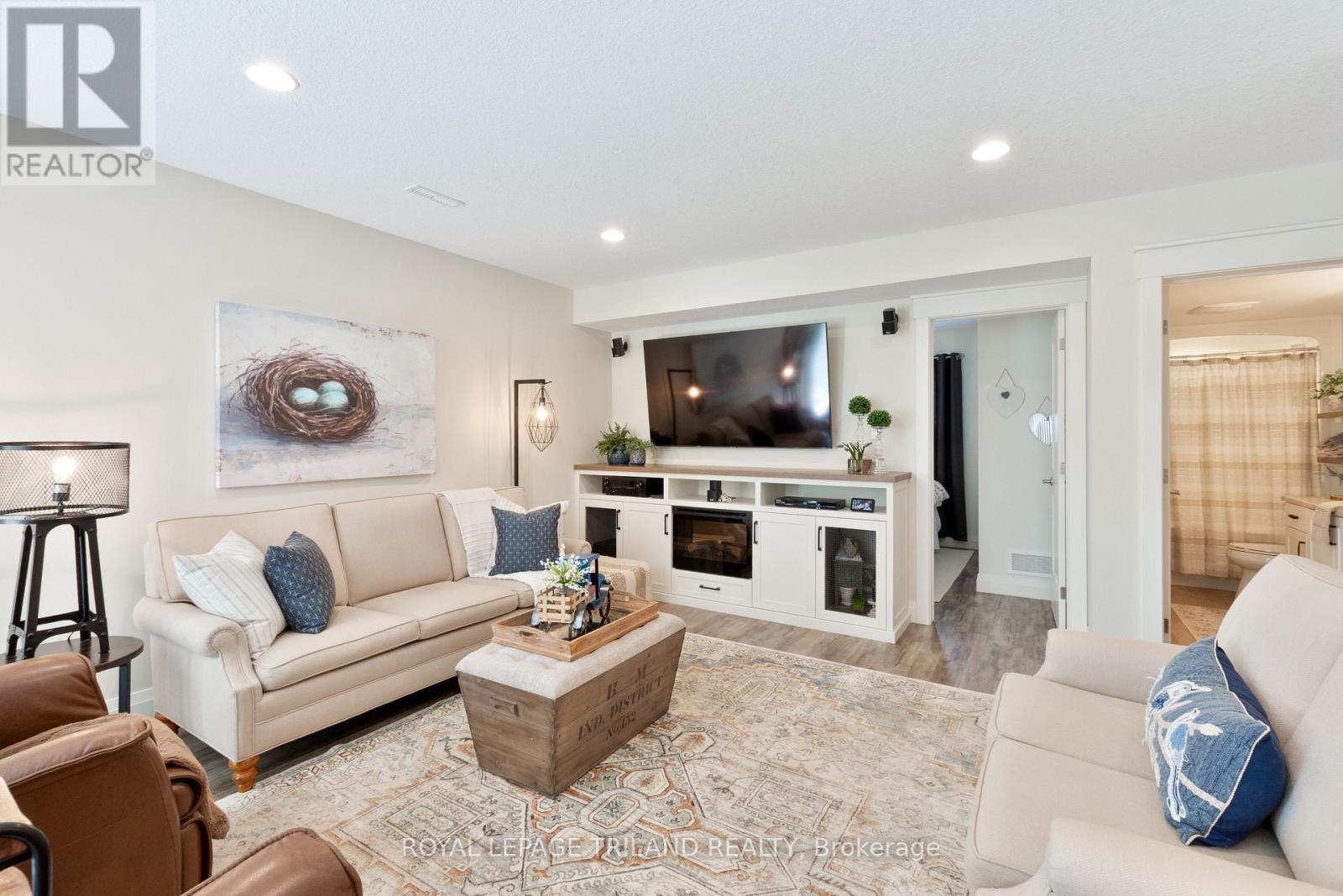 












1 LINCOLNS COVE STREET

,
Central Elgin,




Ontario
N5L0A8

