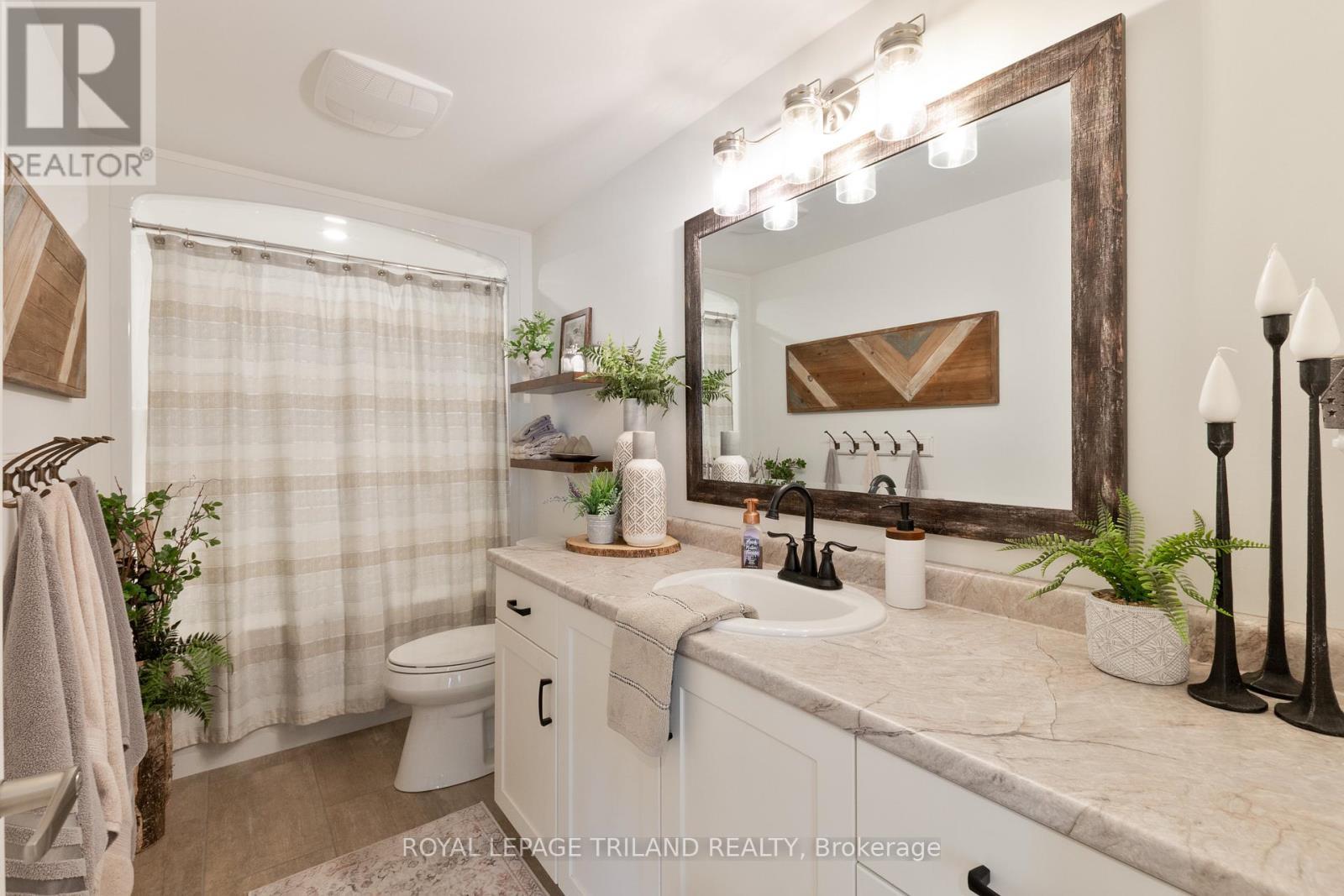 












1 LINCOLNS COVE STREET

,
Central Elgin,




Ontario
N5L0A8


