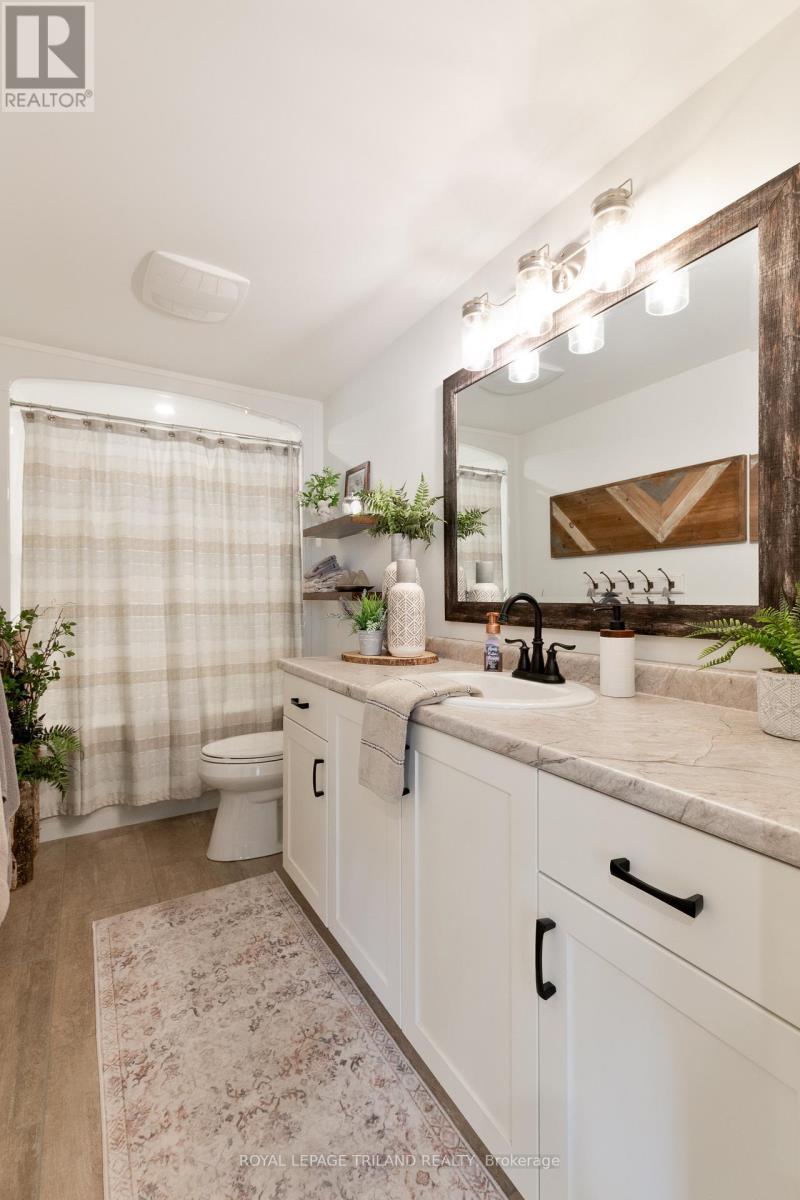 












1 LINCOLNS COVE STREET

,
Central Elgin,




Ontario
N5L0A8

