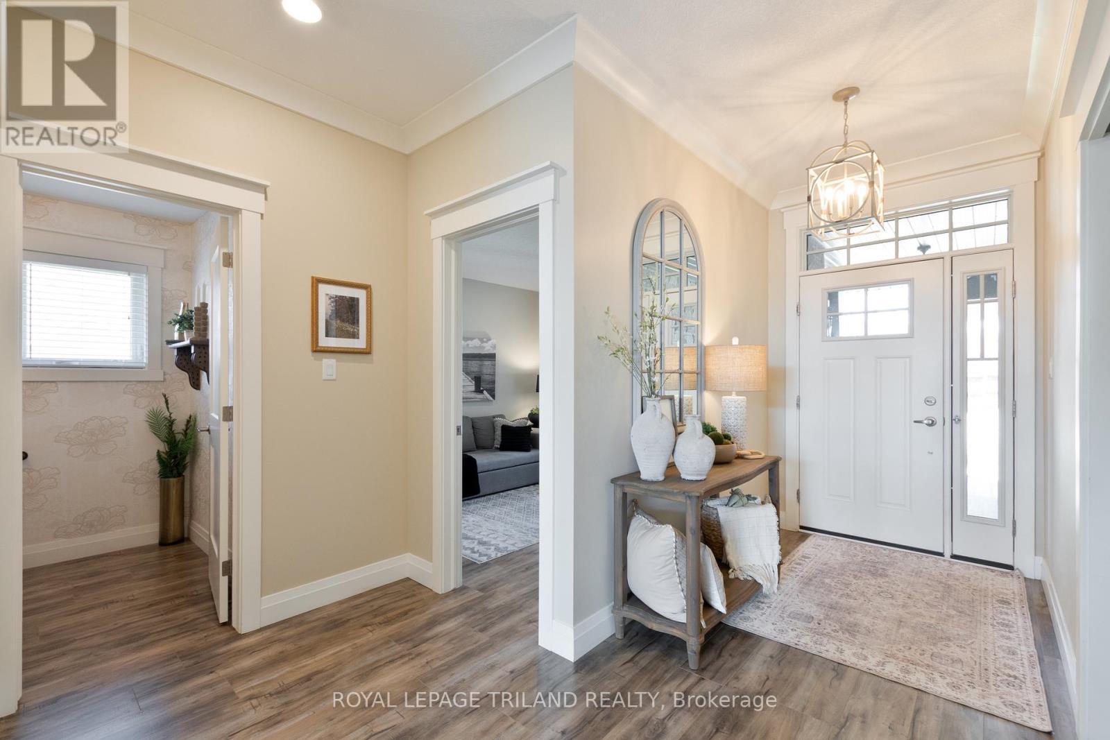 












1 LINCOLNS COVE STREET

,
Central Elgin,




Ontario
N5L0A8

