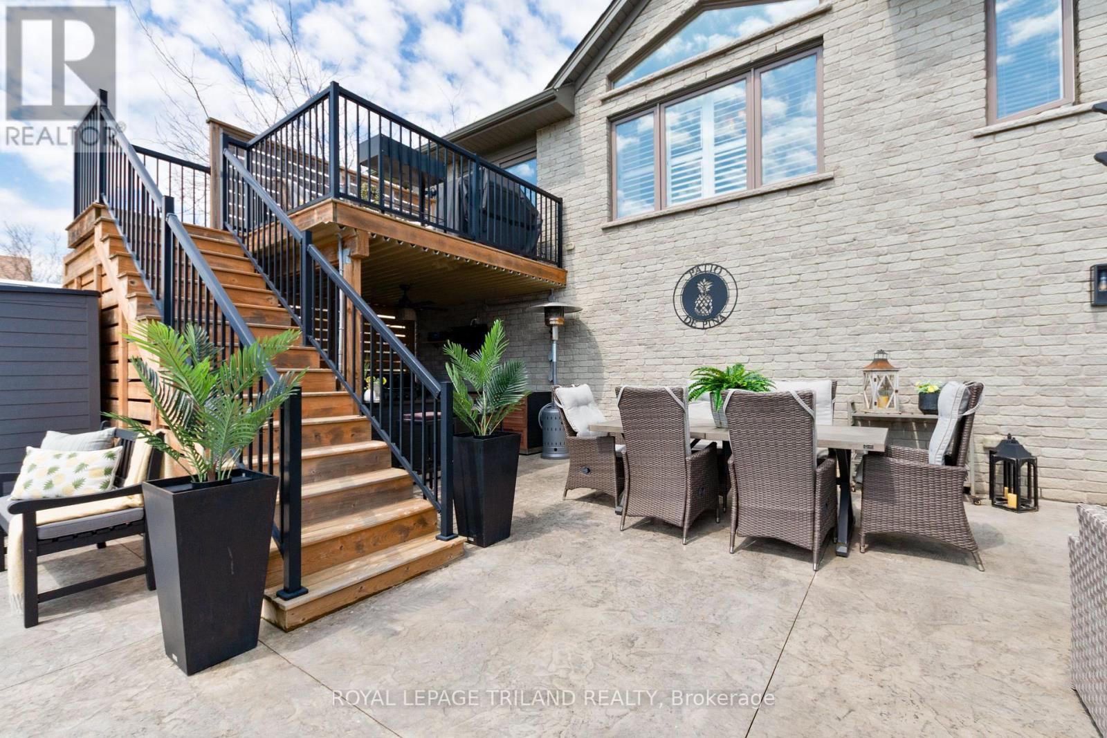 












1 LINCOLNS COVE STREET

,
Central Elgin,




Ontario
N5L0A8

