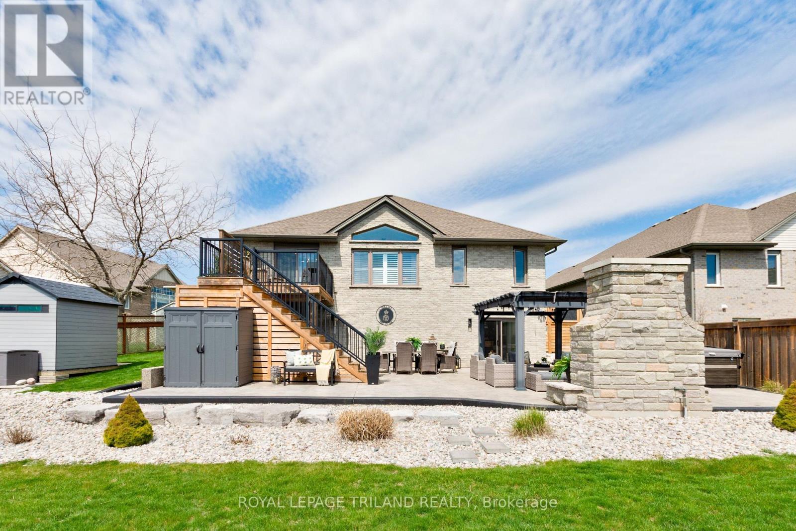 












1 LINCOLNS COVE STREET

,
Central Elgin,




Ontario
N5L0A8

