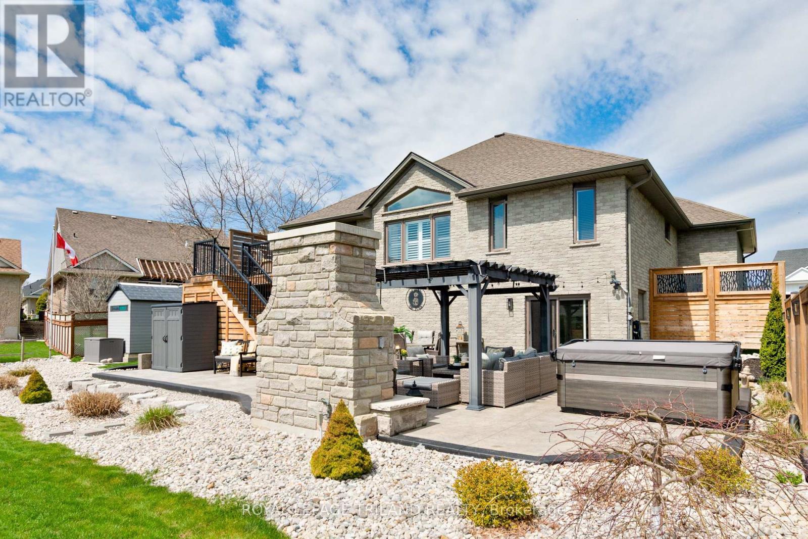 












1 LINCOLNS COVE STREET

,
Central Elgin,




Ontario
N5L0A8

