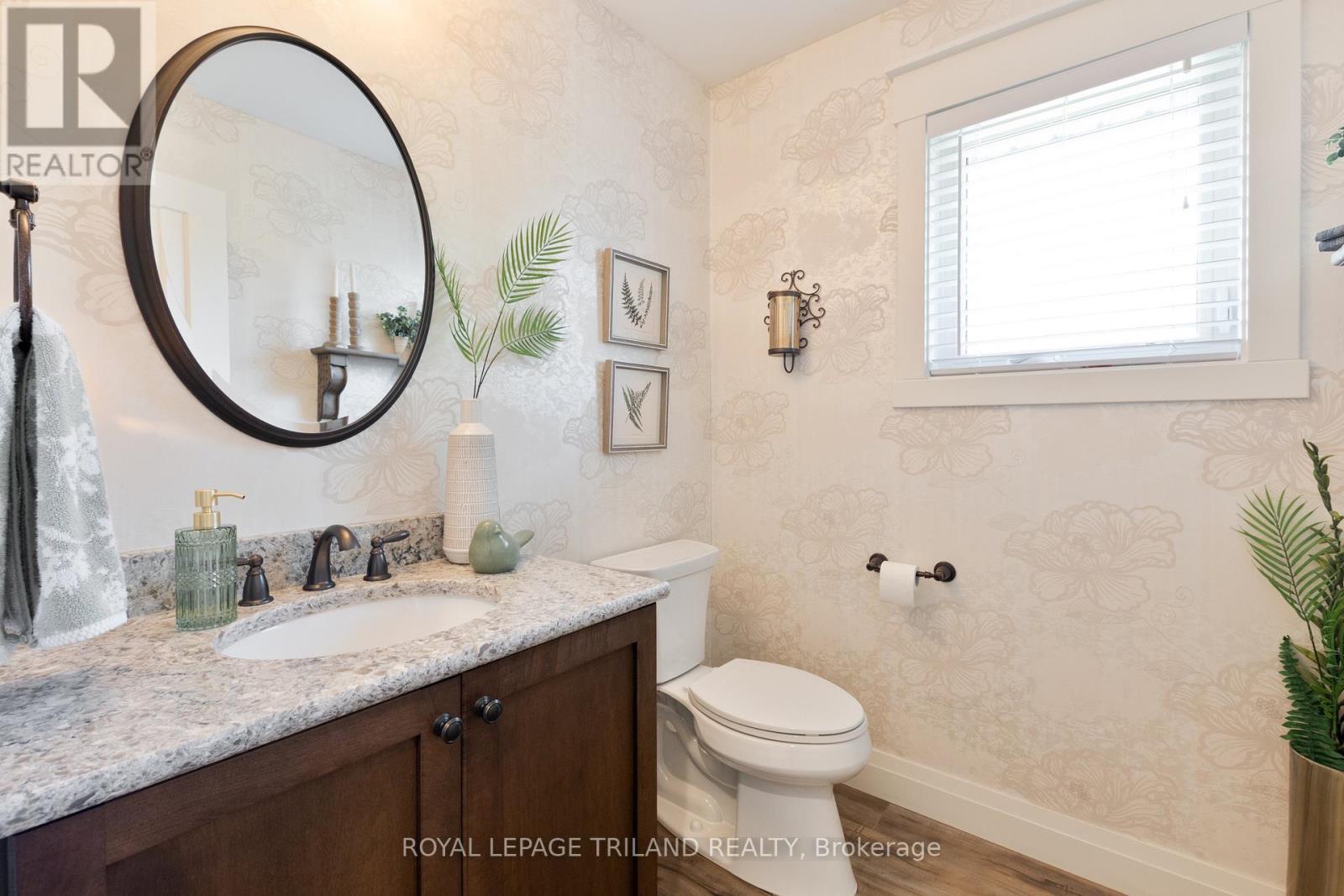 












1 LINCOLNS COVE STREET

,
Central Elgin,




Ontario
N5L0A8


