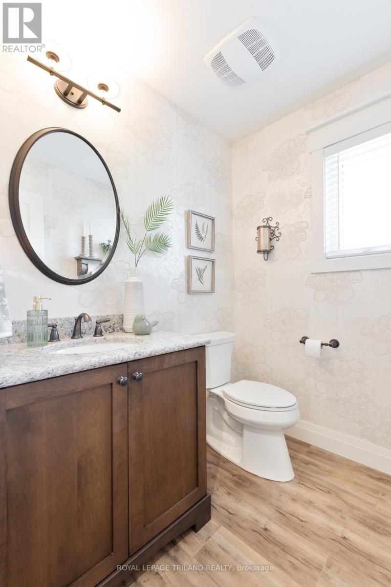 












1 LINCOLNS COVE STREET

,
Central Elgin,




Ontario
N5L0A8

