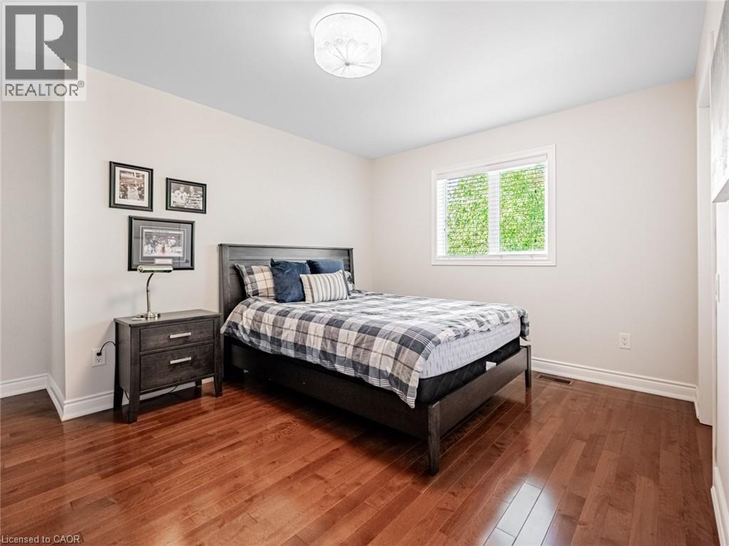 












130 INNVILLE Crescent

,
Oakville,




Ontario
L6L0B8

