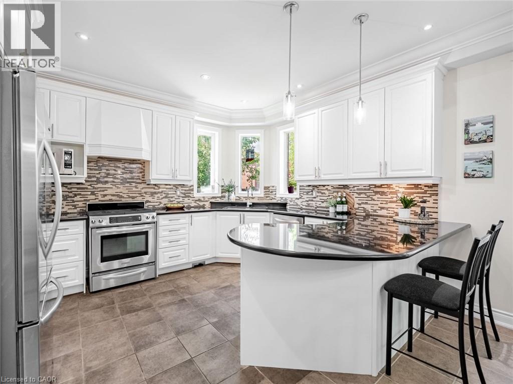 












130 INNVILLE Crescent

,
Oakville,




Ontario
L6L0B8

