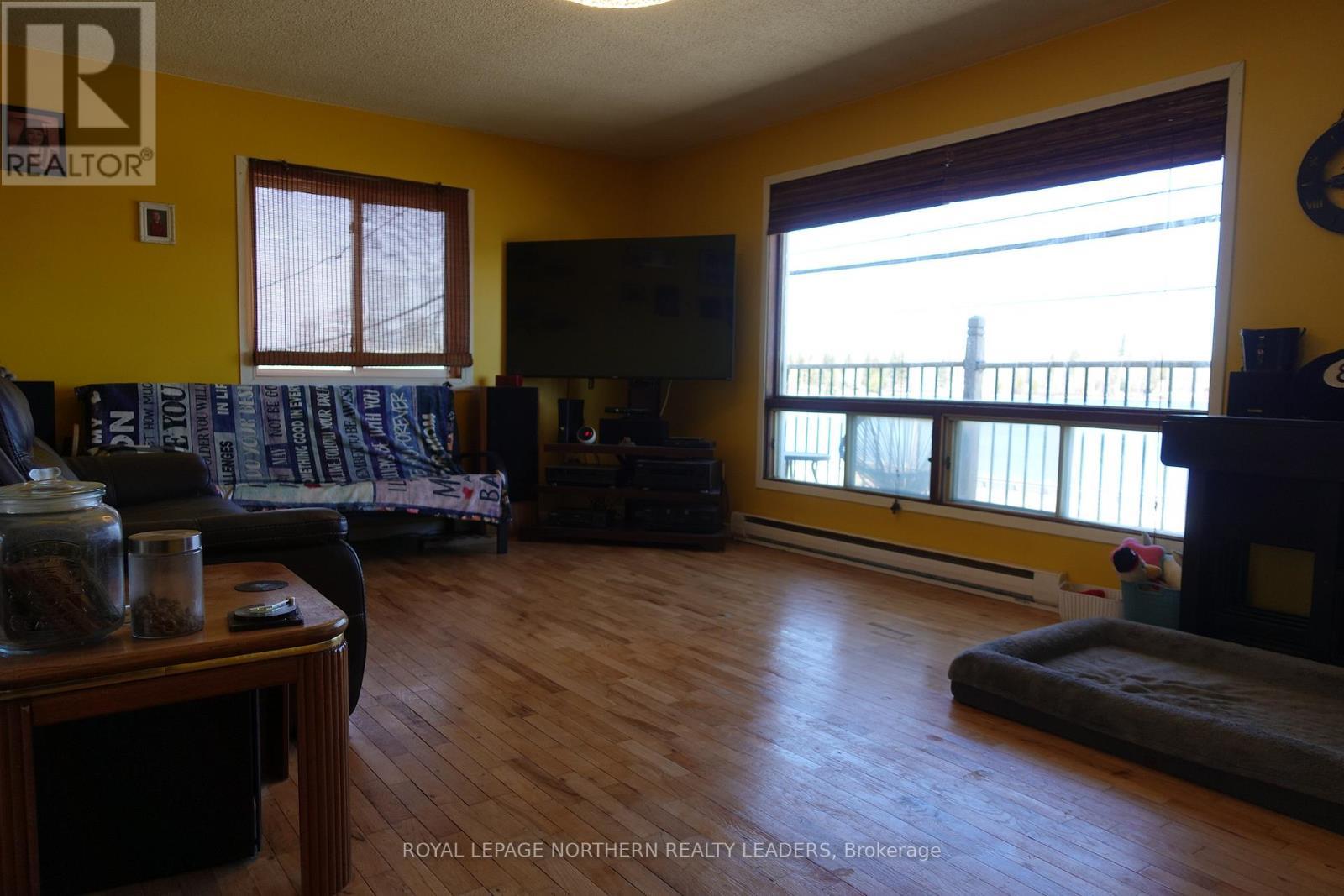 












26 LIONCREST LANE

,
Timmins (SCH - Main Area),




Ontario
P0N1G0

