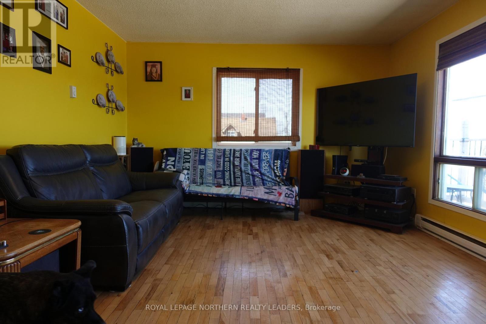 












26 LIONCREST LANE

,
Timmins (SCH - Main Area),




Ontario
P0N1G0

