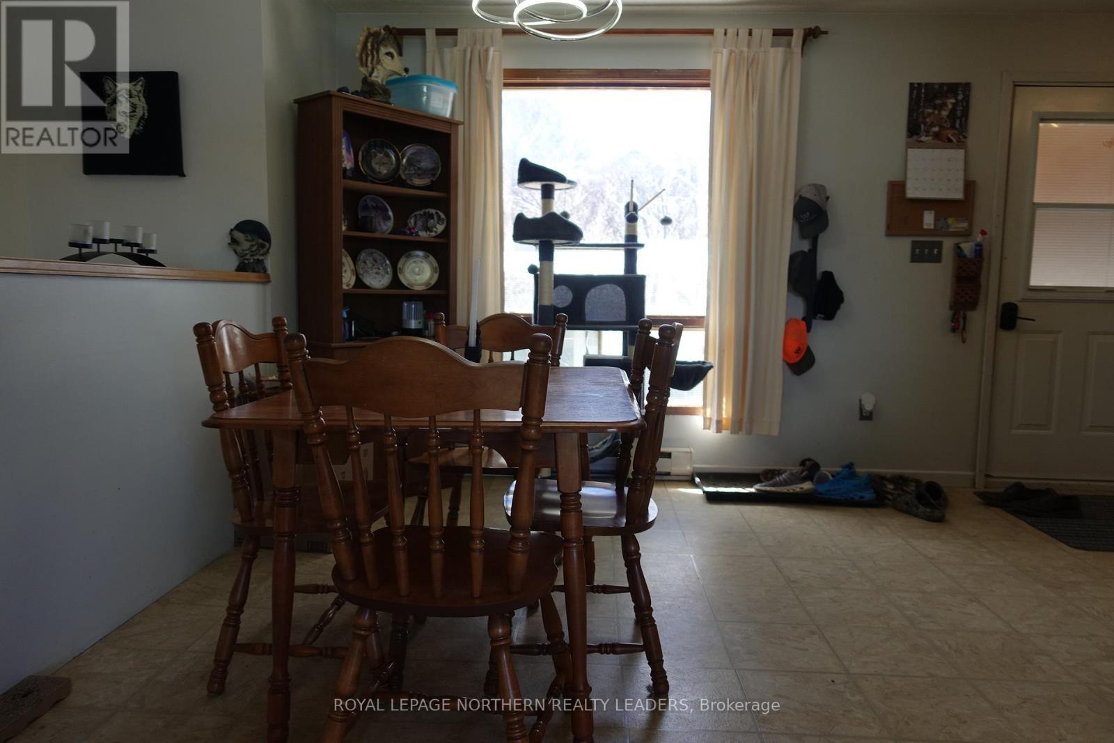 












26 LIONCREST LANE

,
Timmins (SCH - Main Area),




Ontario
P0N1G0

