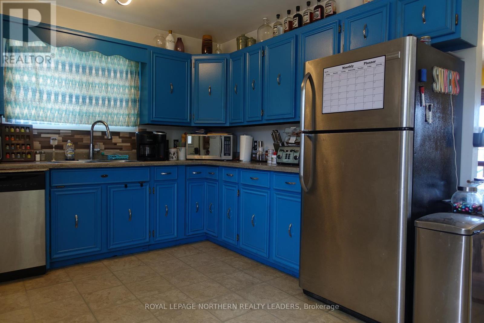 












26 LIONCREST LANE

,
Timmins (SCH - Main Area),




Ontario
P0N1G0

