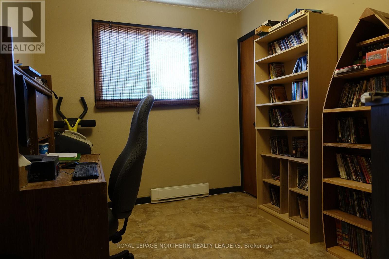 












26 LIONCREST LANE

,
Timmins (SCH - Main Area),




Ontario
P0N1G0

