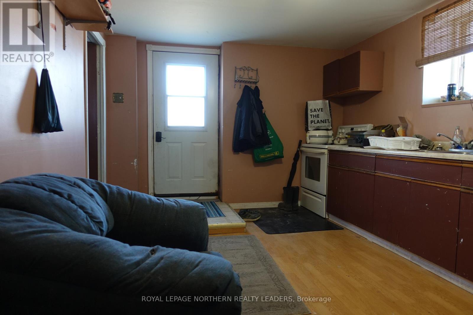 












26 LIONCREST LANE

,
Timmins (SCH - Main Area),




Ontario
P0N1G0

