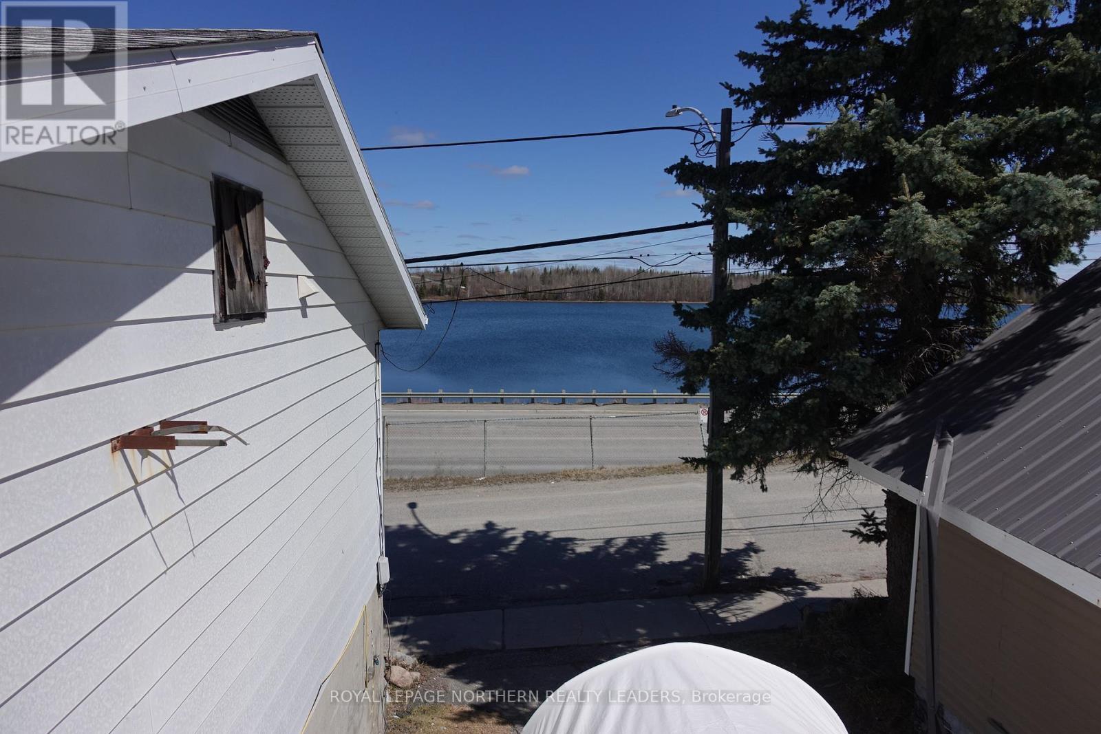 












26 LIONCREST LANE

,
Timmins (SCH - Main Area),




Ontario
P0N1G0

