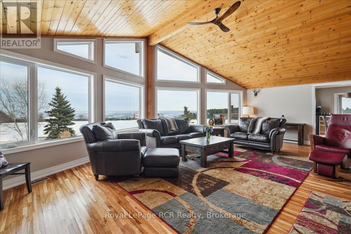 












196313 GREY 7 ROAD

,
Grey Highlands,




Ontario
N4L1W7


