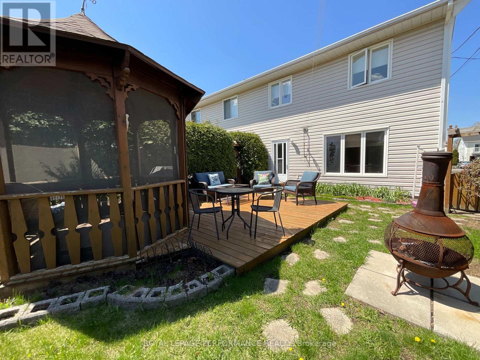 












443 TUPPER STREET

,
Hawkesbury,




Ontario
K6A3L9

