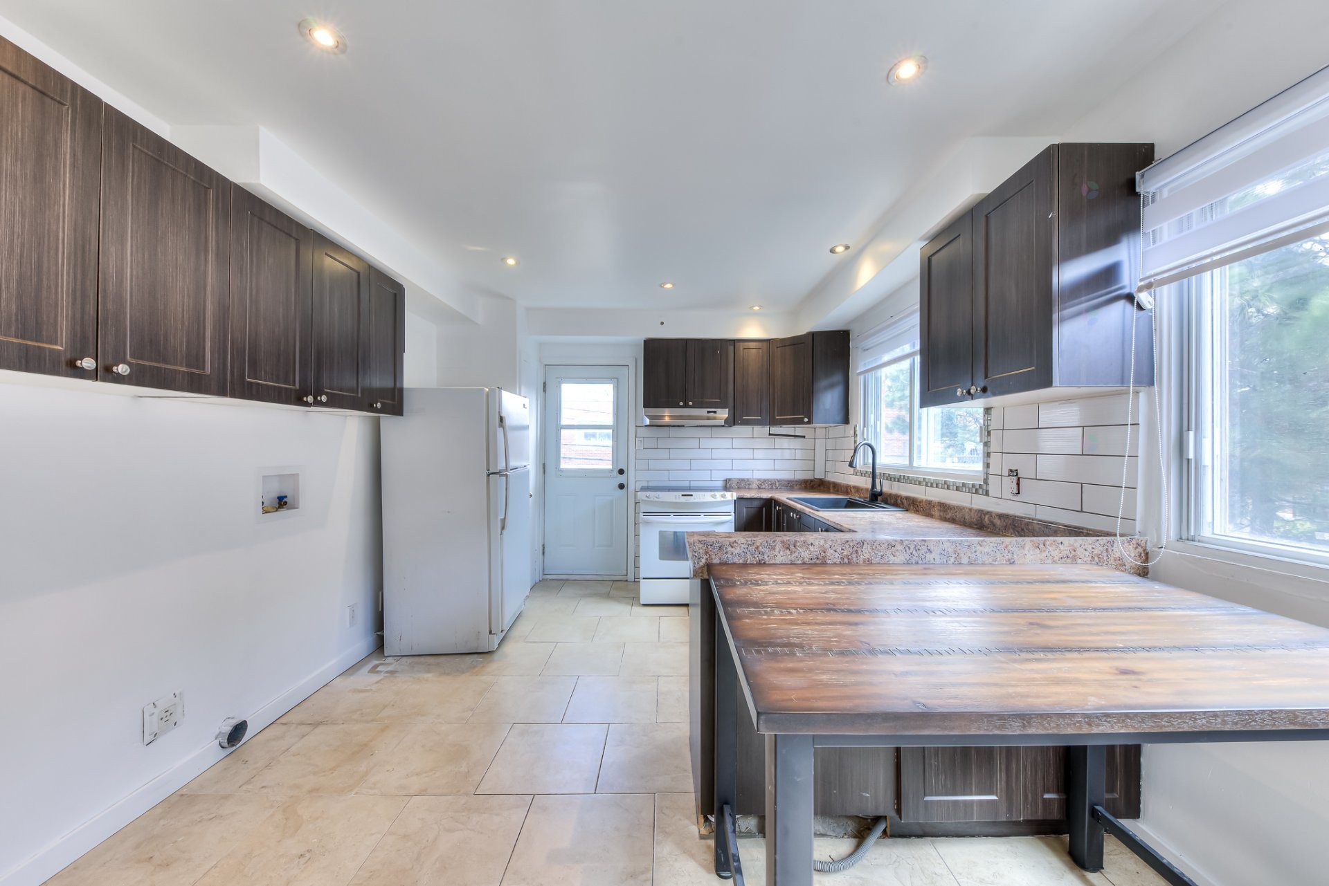 









1067


Rue Marlatt

,
Montréal (Saint-Laurent),




QC
H4R1T1

