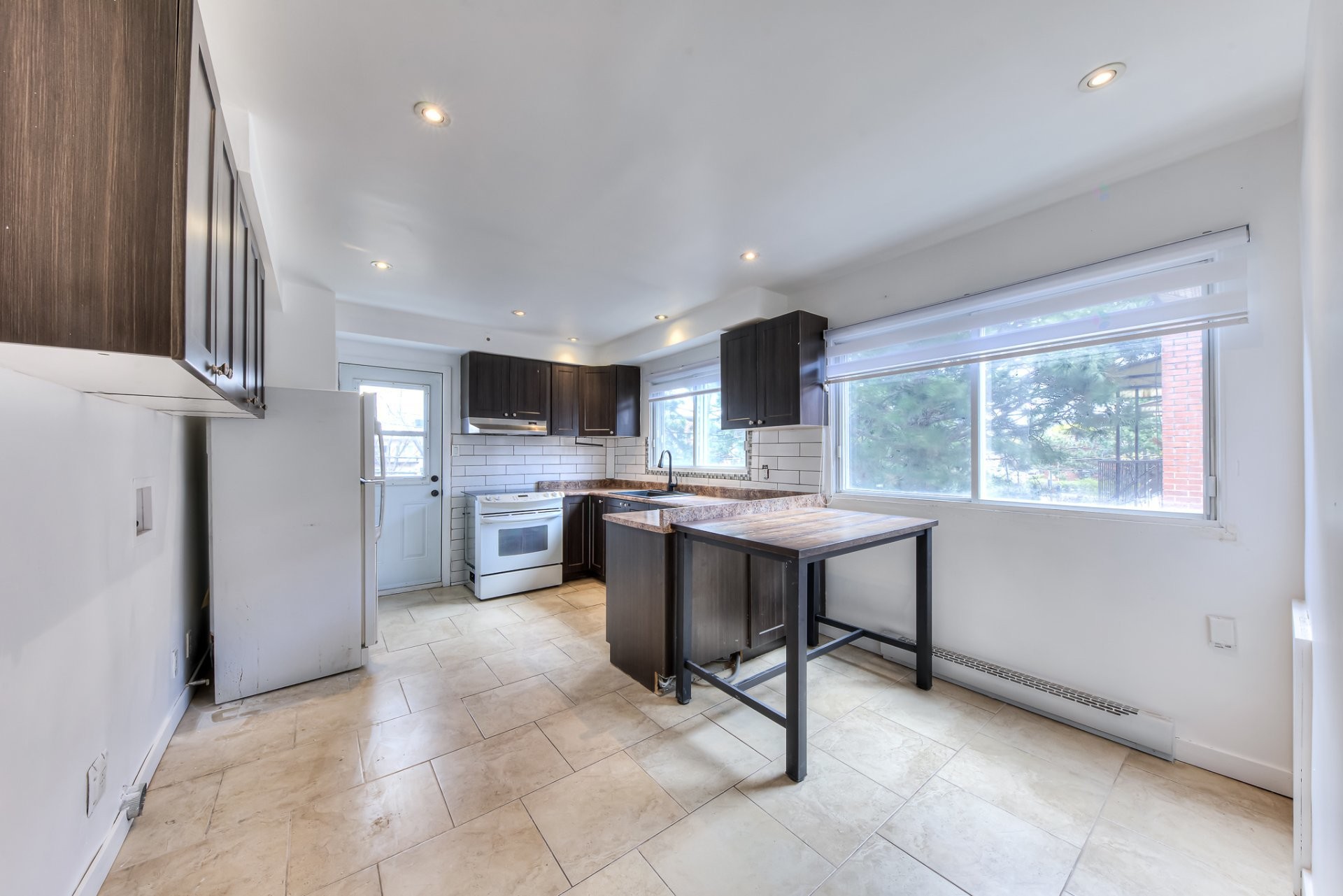 









1067


Rue Marlatt

,
Montréal (Saint-Laurent),




QC
H4R1T1

