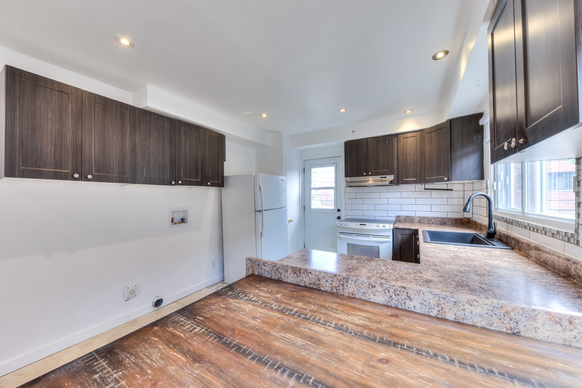 









1067


Rue Marlatt

,
Montréal (Saint-Laurent),




QC
H4R1T1

