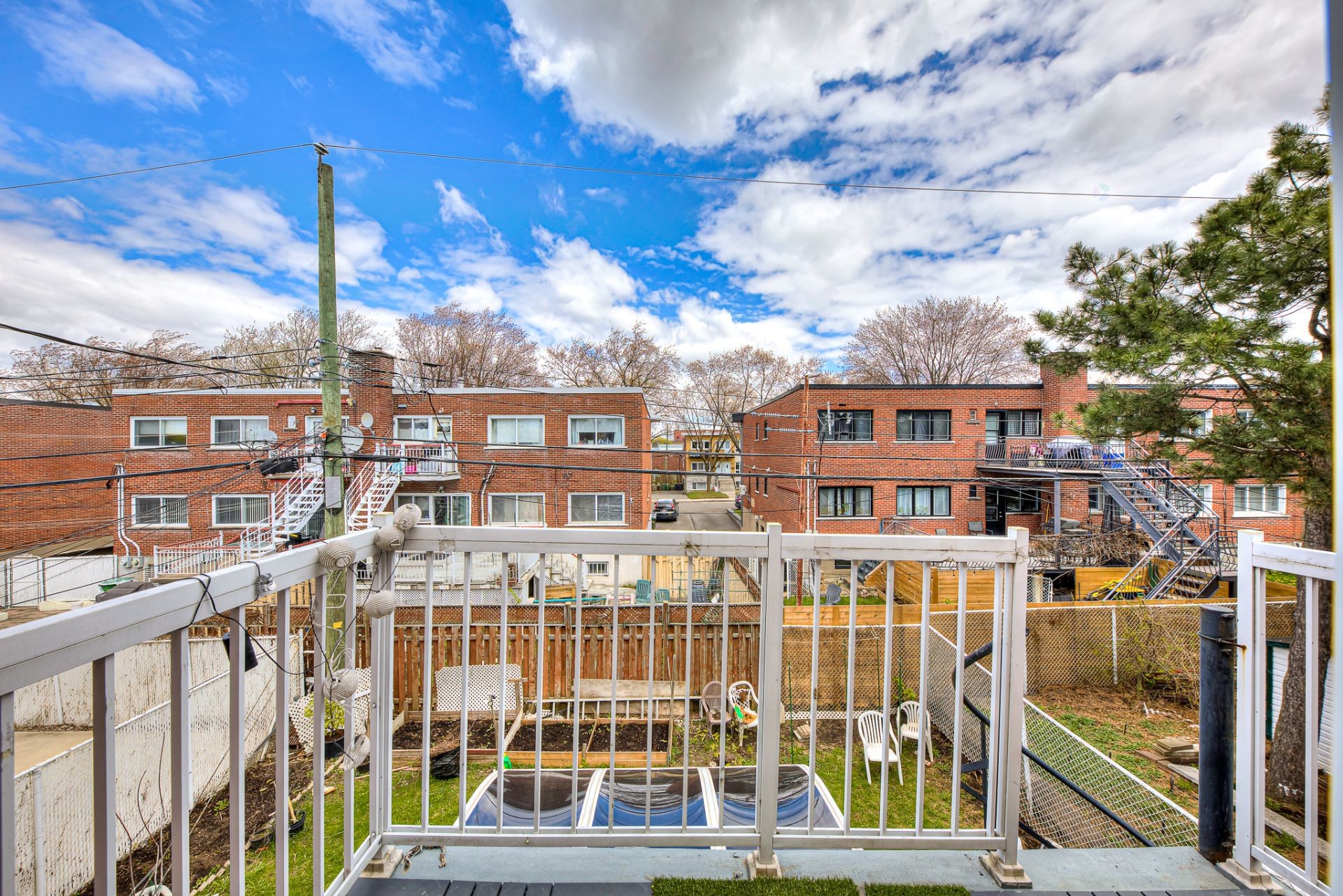 









1067


Rue Marlatt

,
Montréal (Saint-Laurent),




QC
H4R1T1

