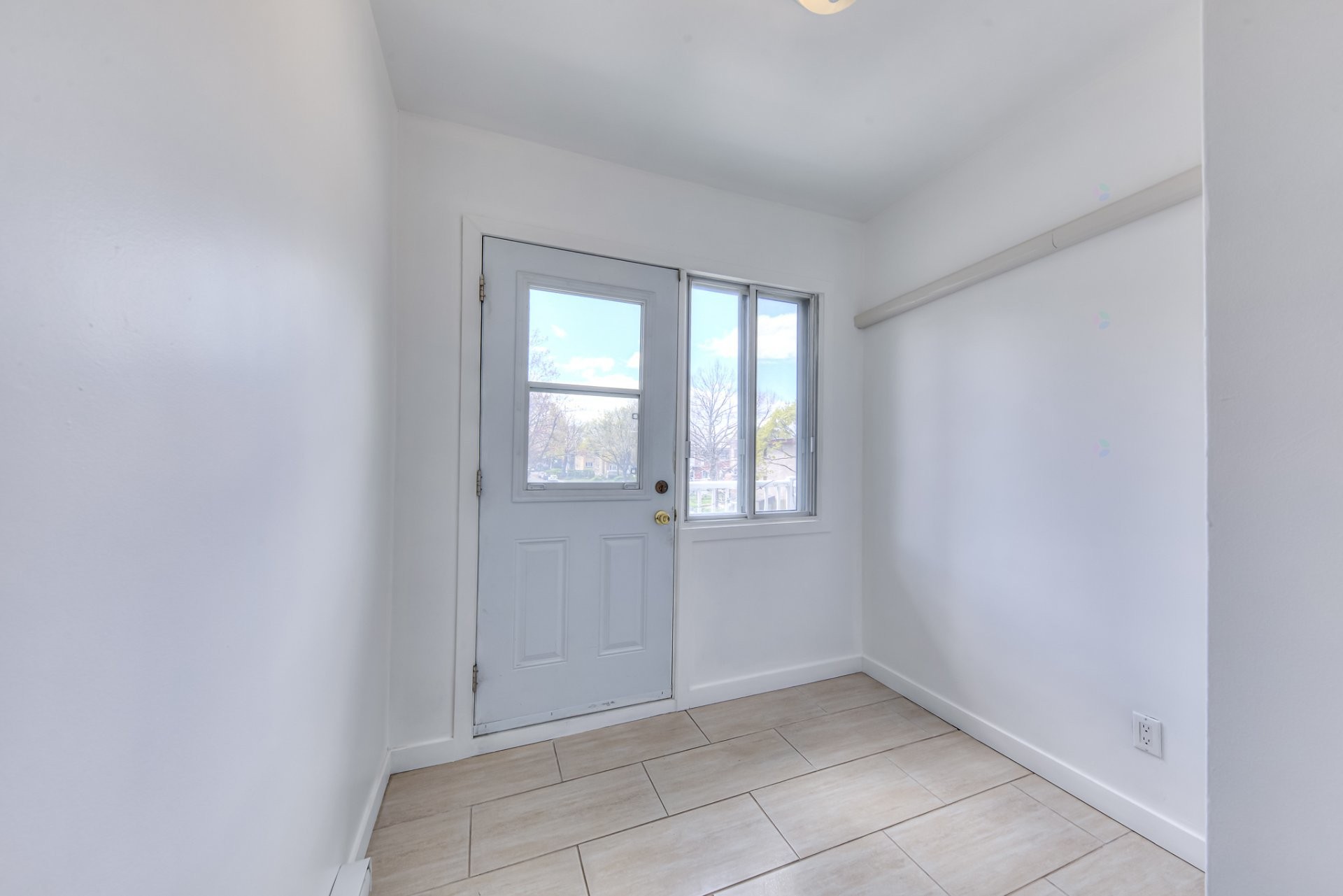 









1067


Rue Marlatt

,
Montréal (Saint-Laurent),




QC
H4R1T1


