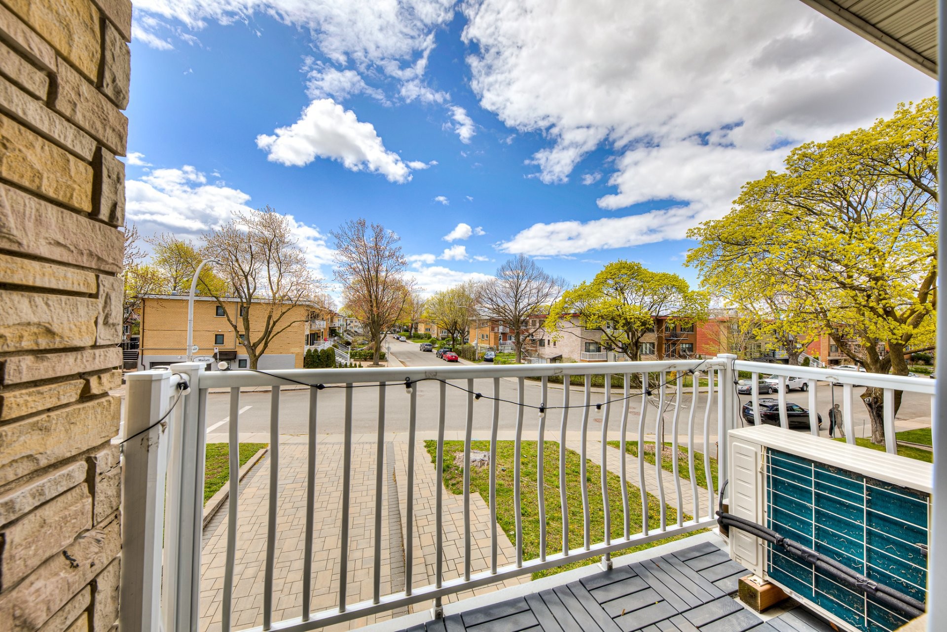









1067


Rue Marlatt

,
Montréal (Saint-Laurent),




QC
H4R1T1


