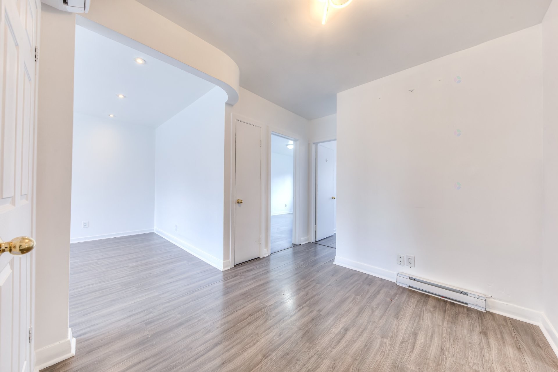 









1067


Rue Marlatt

,
Montréal (Saint-Laurent),




QC
H4R1T1

