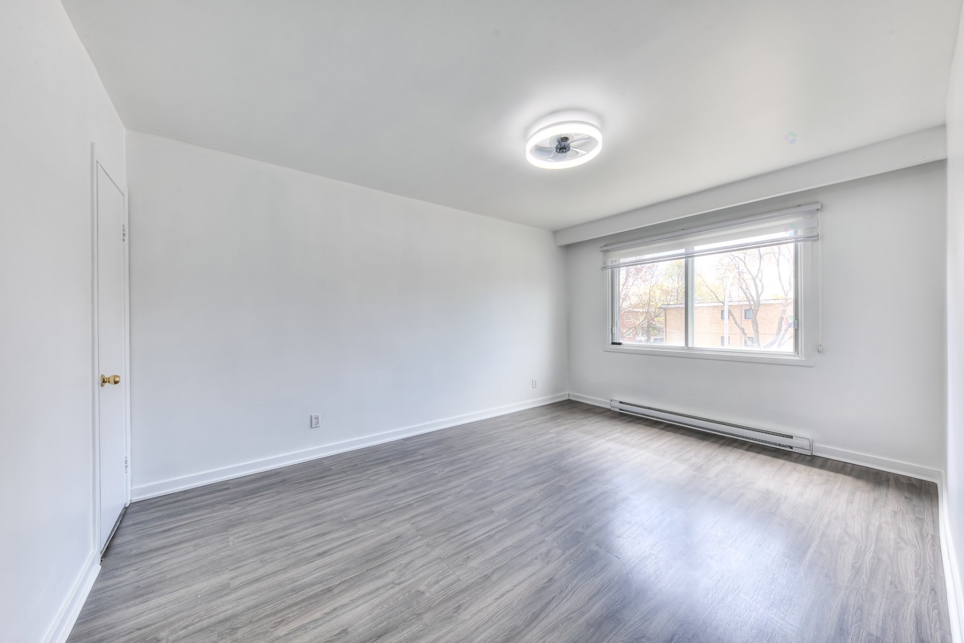 









1067


Rue Marlatt

,
Montréal (Saint-Laurent),




QC
H4R1T1

