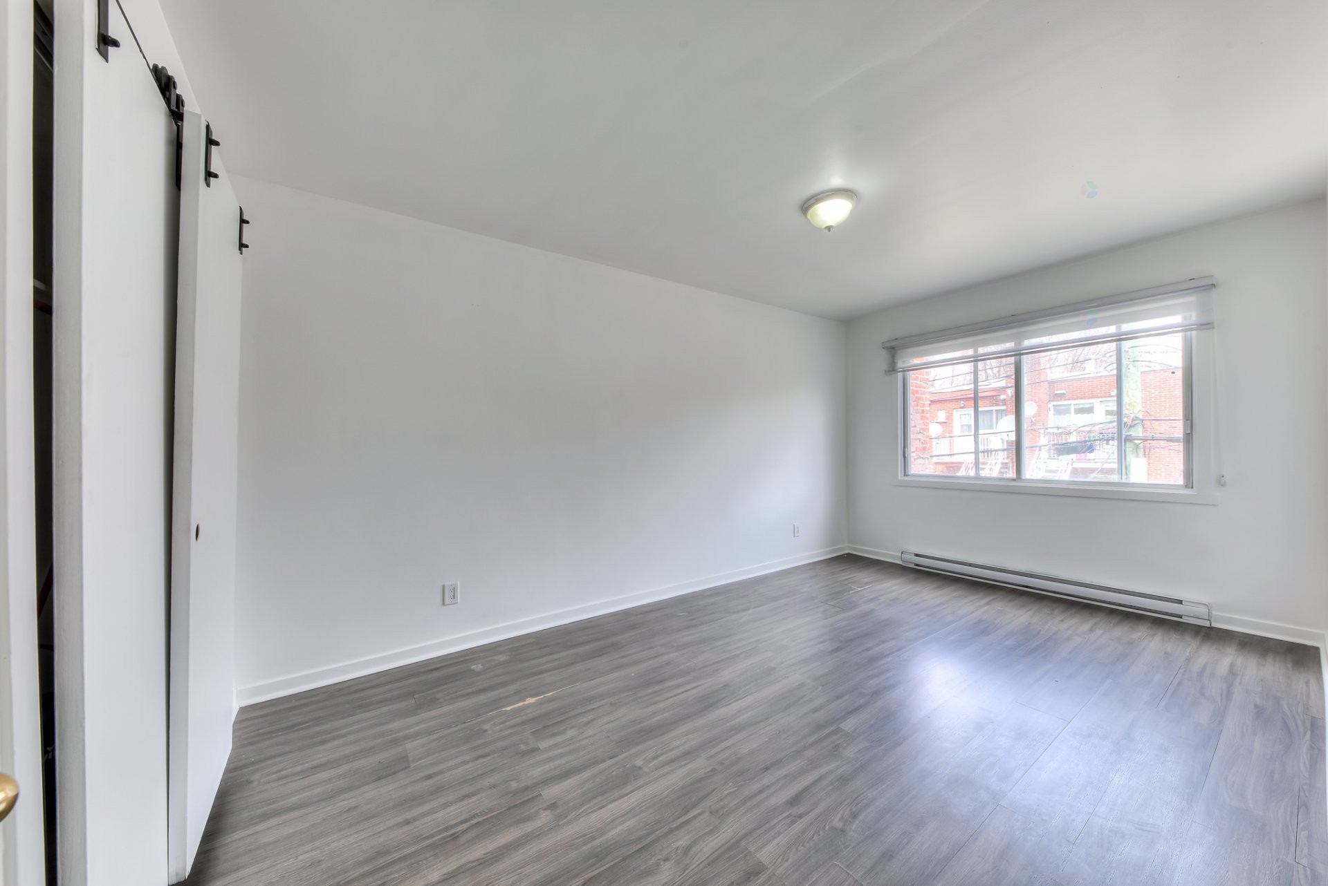 









1067


Rue Marlatt

,
Montréal (Saint-Laurent),




QC
H4R1T1

