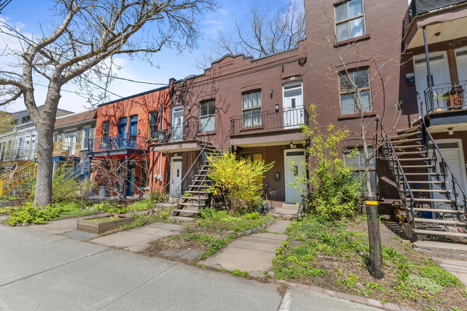 









6083

 - 6089


Av. de l'Esplanade

,
Montréal (Le Plateau-Mont-Royal),




QC
H2T3A2

