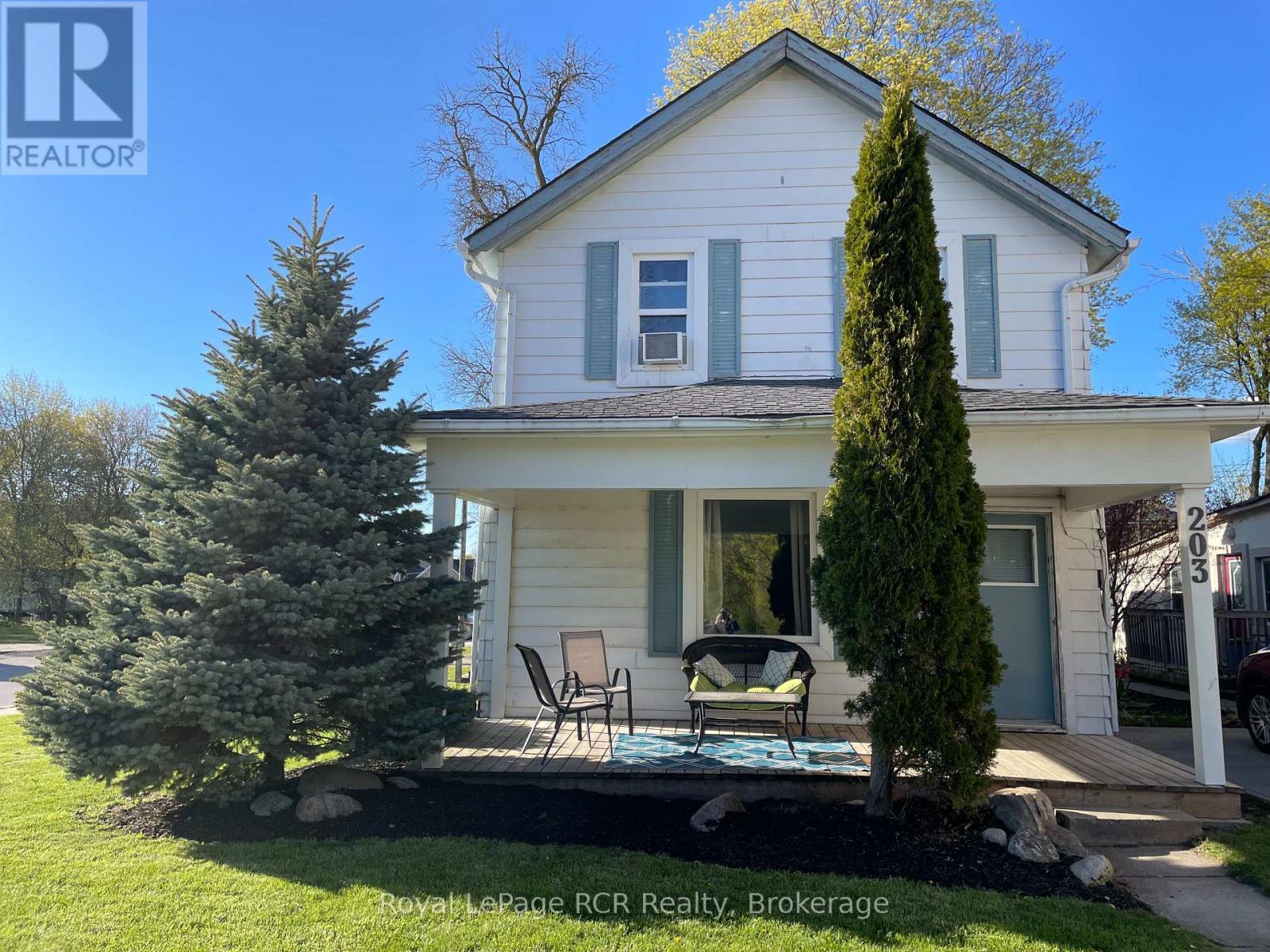 












203 MAIN STREET E

,
Minto,




Ontario
N0G2P0

