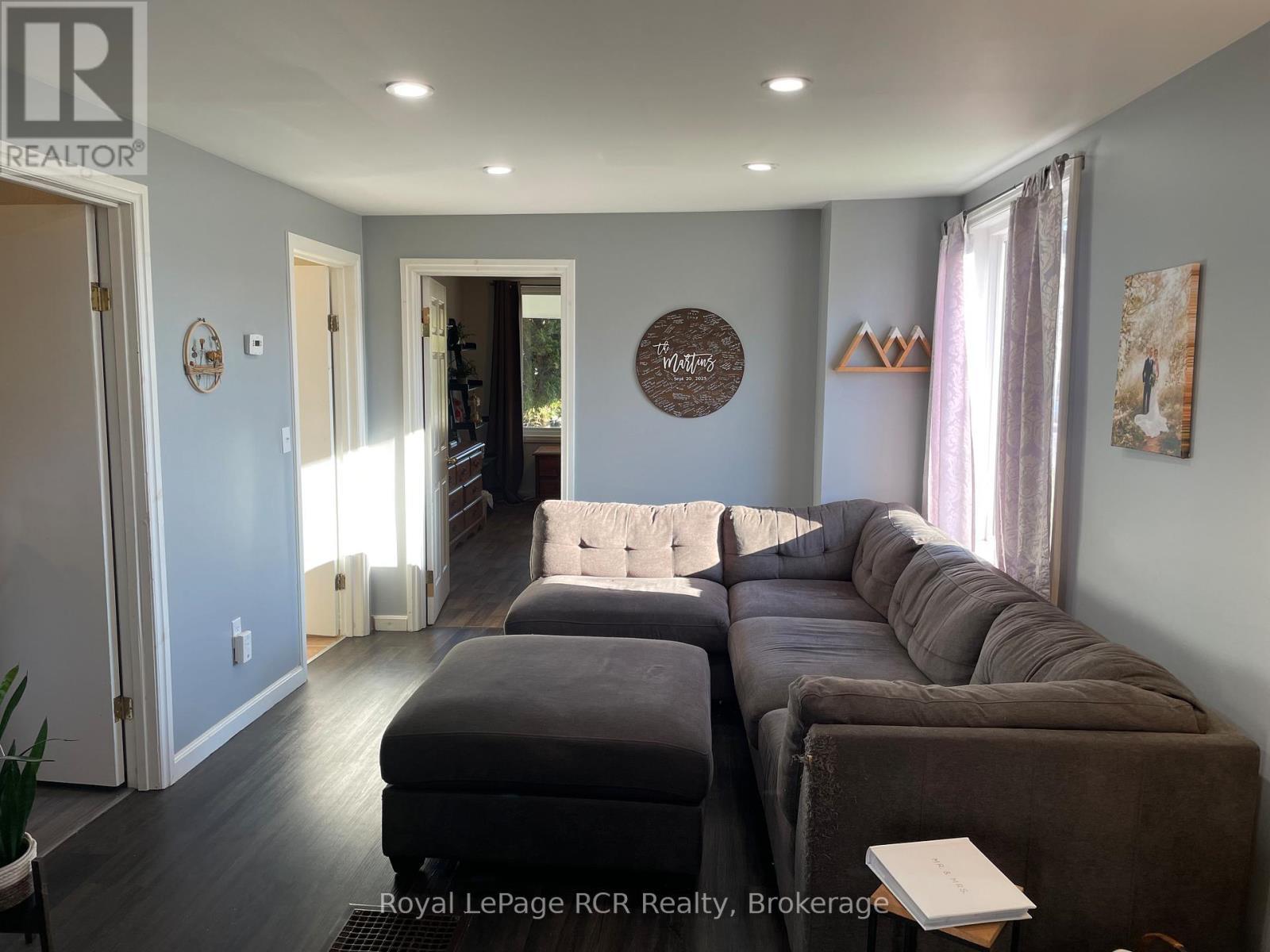 












203 MAIN STREET E

,
Minto,




Ontario
N0G2P0

