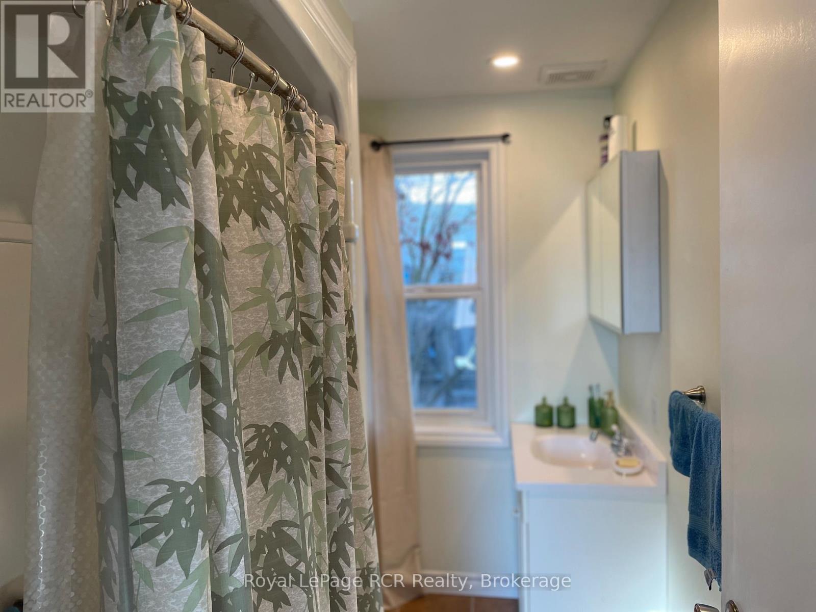












203 MAIN STREET E

,
Minto,




Ontario
N0G2P0

