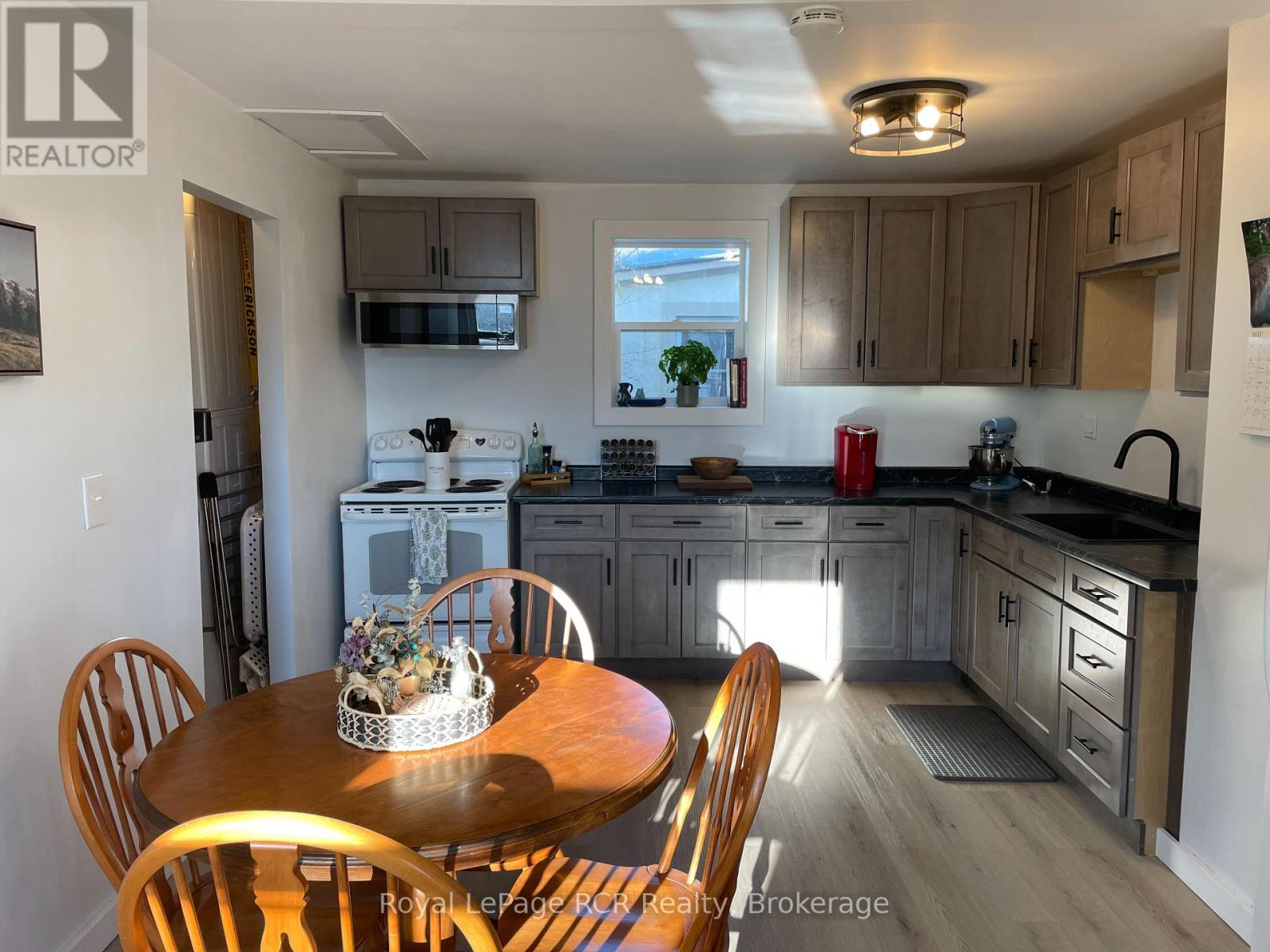 












203 MAIN STREET E

,
Minto,




Ontario
N0G2P0

