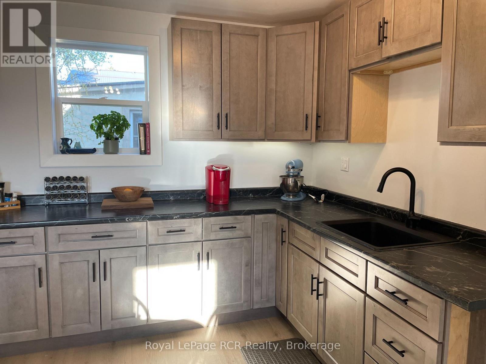 












203 MAIN STREET E

,
Minto,




Ontario
N0G2P0

