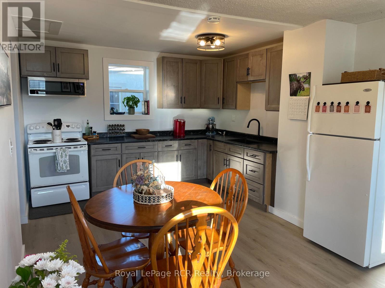 












203 MAIN STREET E

,
Minto,




Ontario
N0G2P0

