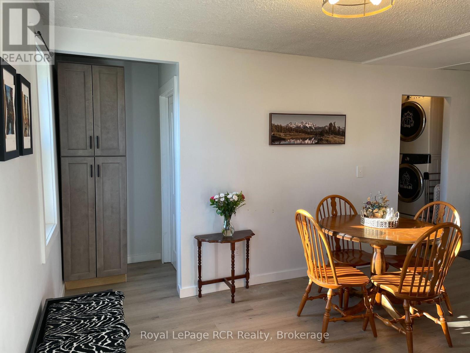 












203 MAIN STREET E

,
Minto,




Ontario
N0G2P0

