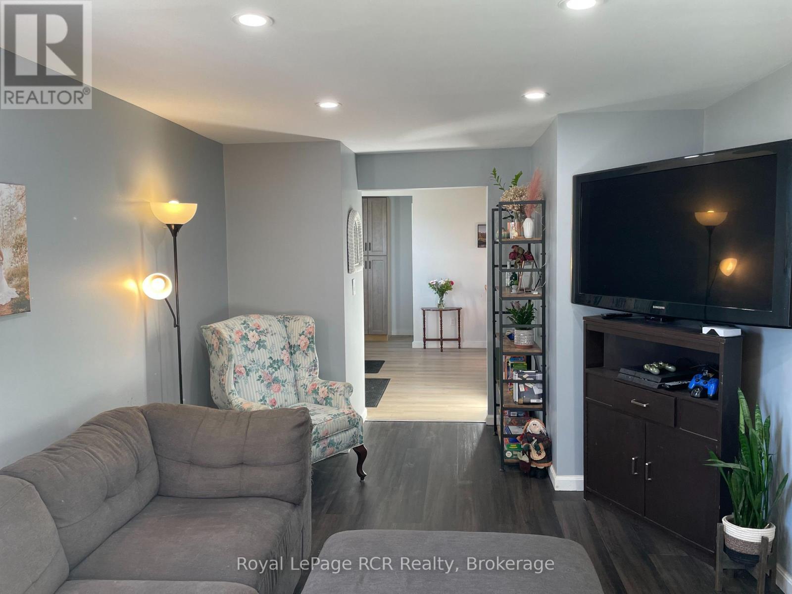 












203 MAIN STREET E

,
Minto,




Ontario
N0G2P0

