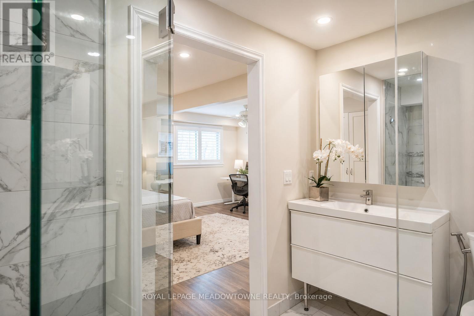 












536 NELSON COURT

,
Milton,




Ontario
L9T3A6

