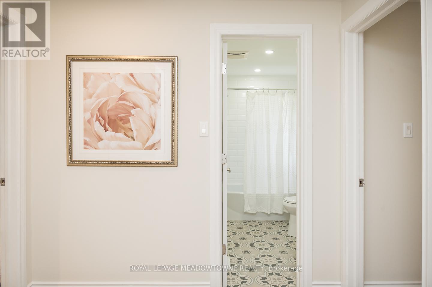 












536 NELSON COURT

,
Milton,




Ontario
L9T3A6

