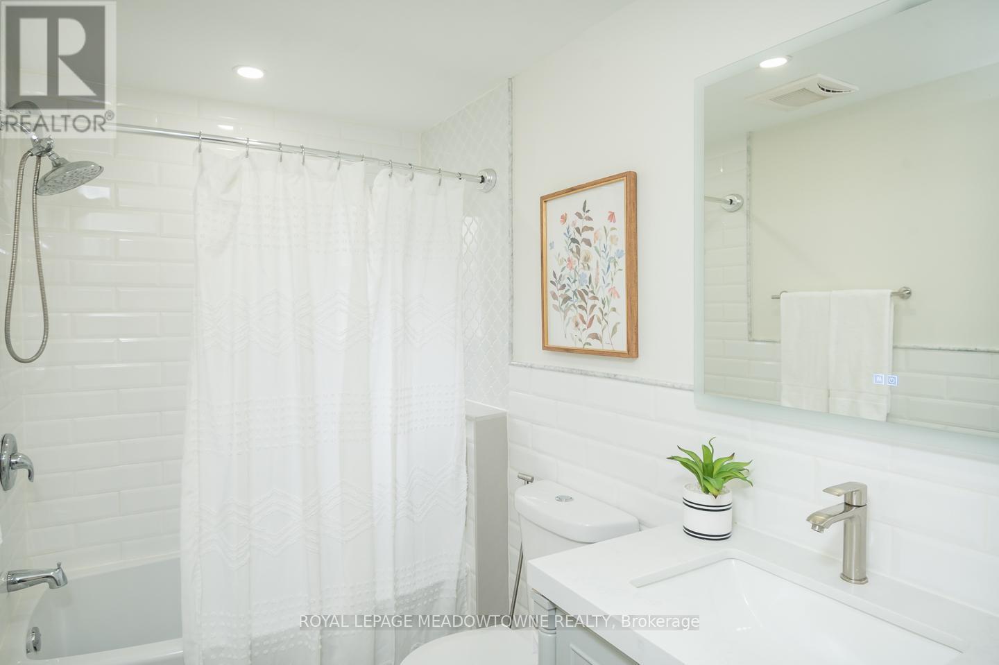 












536 NELSON COURT

,
Milton,




Ontario
L9T3A6

