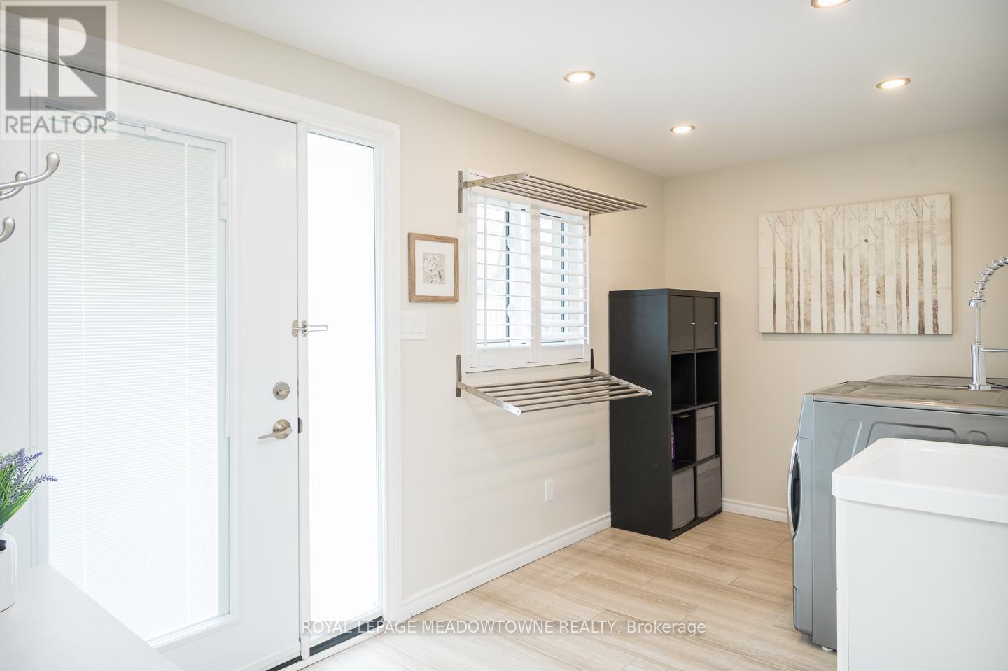 












536 NELSON COURT

,
Milton,




Ontario
L9T3A6

