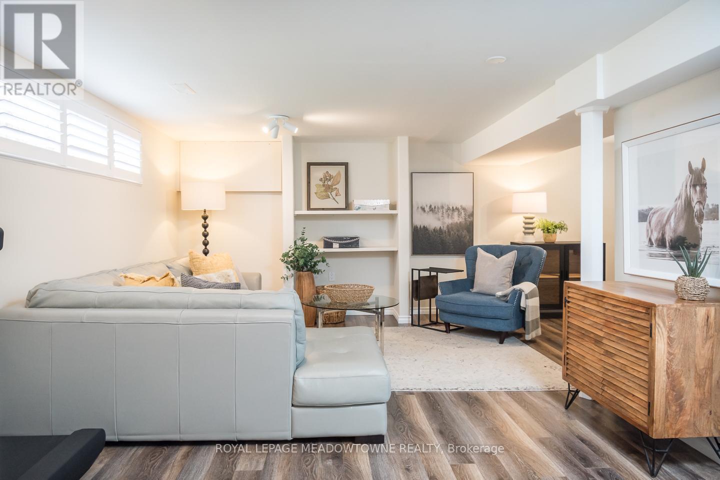 












536 NELSON COURT

,
Milton,




Ontario
L9T3A6


